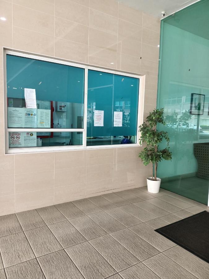 Apartment Pinnacle Tower 3 Bed 2 Bath *