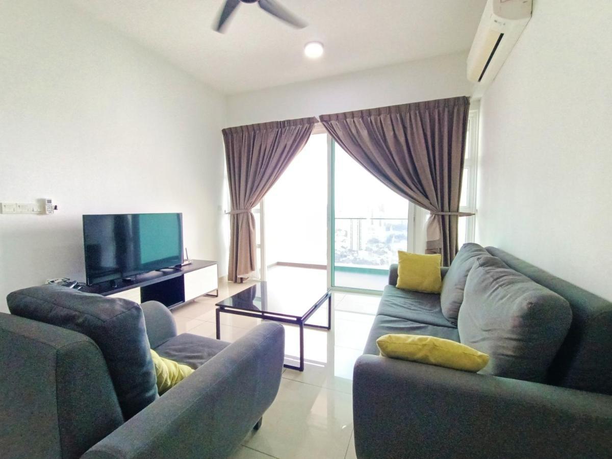 Apartment Pinnacle Tower 3 Bed 2 Bath *